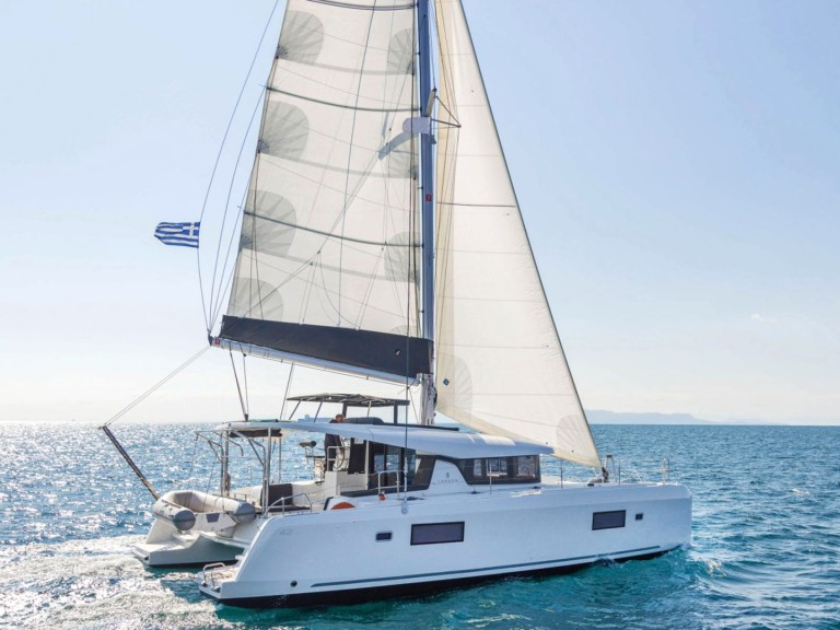 Charter a Lagoon Lagoon 42 in Lávrio on Samboat