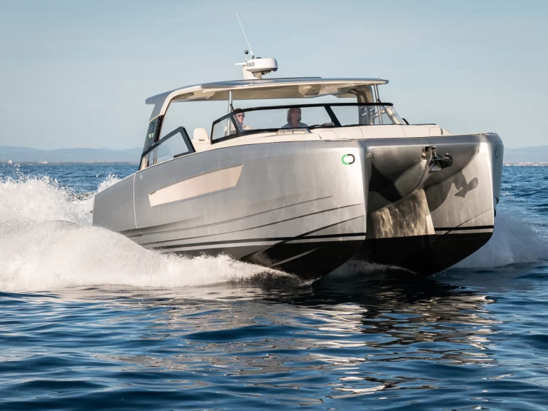 Hire Motorboat  with a boat licence