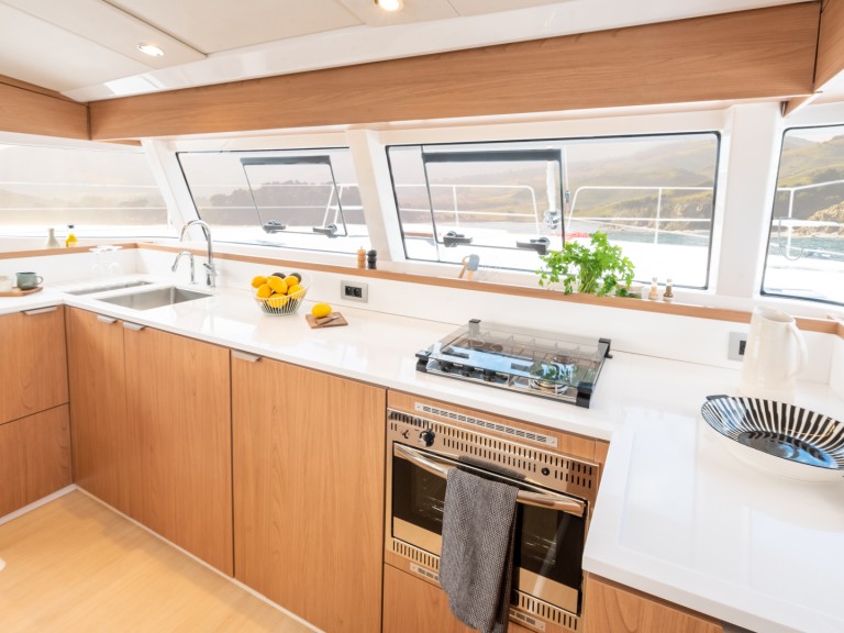 Catamaran to hire Pula at the best price