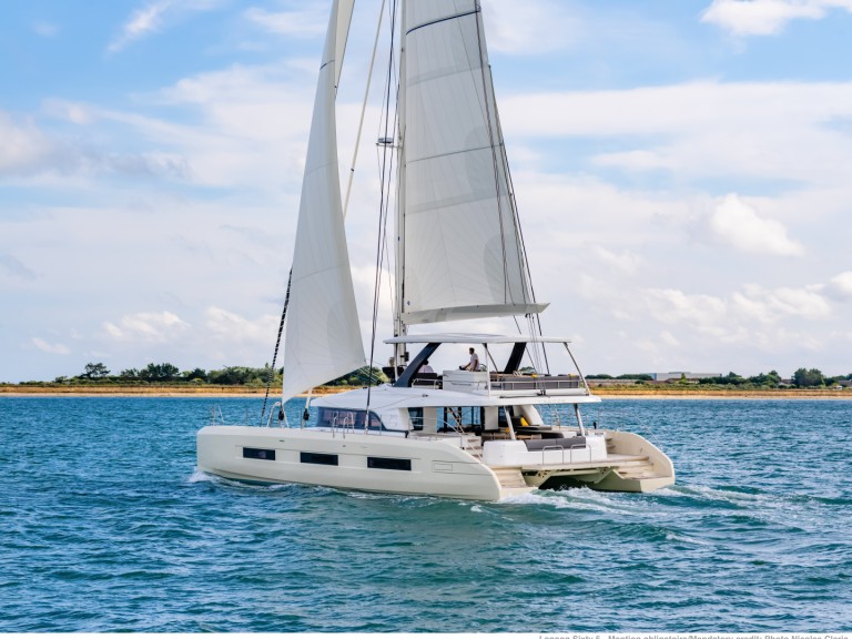 Hire Catamaran Lagoon with a boat licence