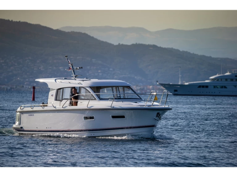 Hire Motorboat Nimbus with a boat licence