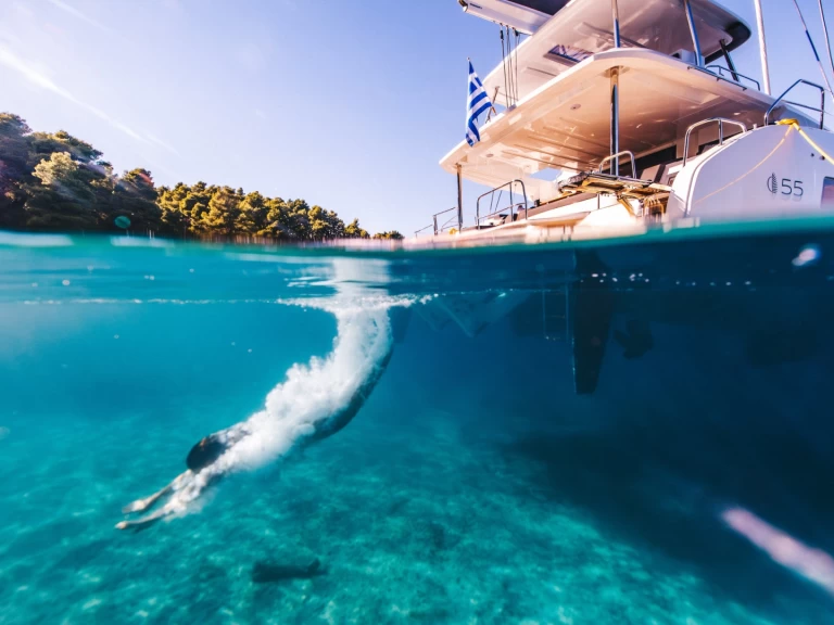 Hire Catamaran with or without skipper Lagoon Lefkáda