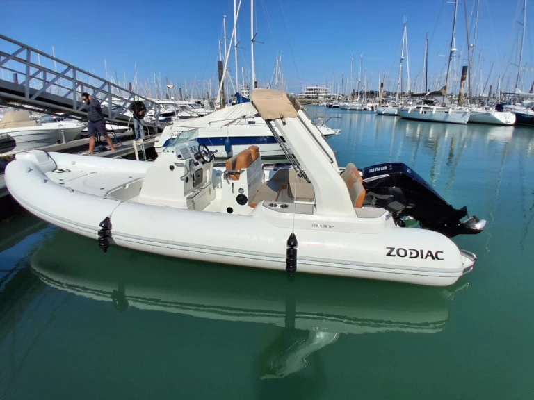 Charter a Zodiac ZODIAC MEDLINE 7.5 in La Rochelle on Samboat