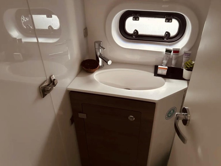 Yacht hire Lefkáda cheap Bali 4.2