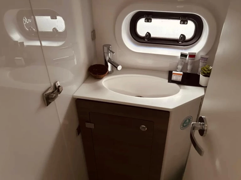 Yacht hire Lefkáda cheap Bali 4.2