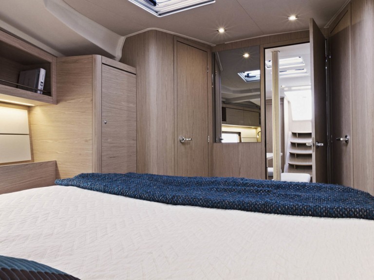 Hire a Bénéteau Oceanis 46 Cannigione