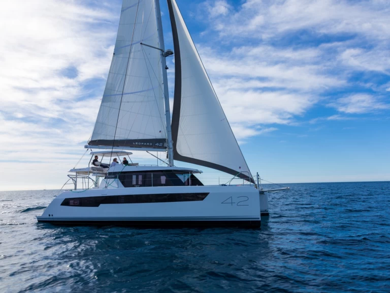 Yacht charter Saint-Raphaël - Leopard Catamarans / Robertson & Caine Leopard 42 - 3 cab. on SamBoat
