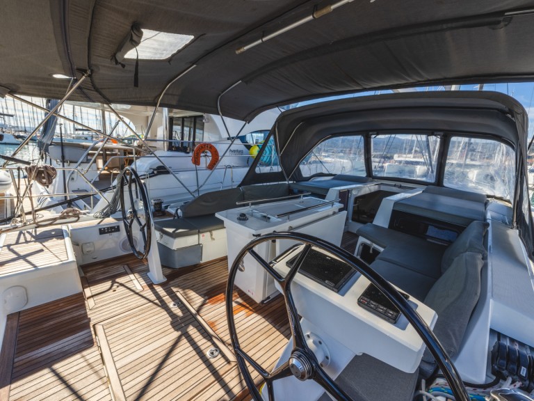 Sailboat to hire Lefkáda at the best price