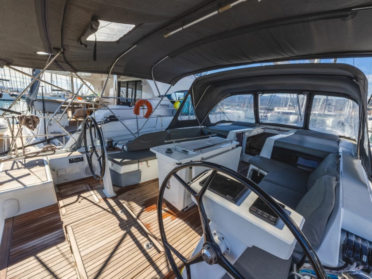 Sailboat to hire Lefkáda at the best price