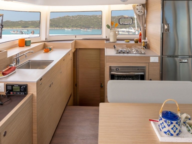 Hire Catamaran Lagoon with a boat licence