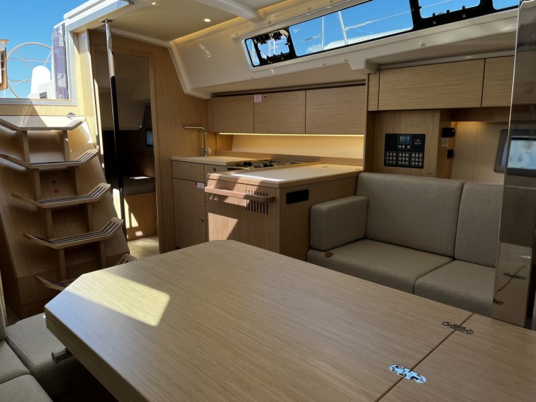 Hire Sailboat Bavaria with a boat licence