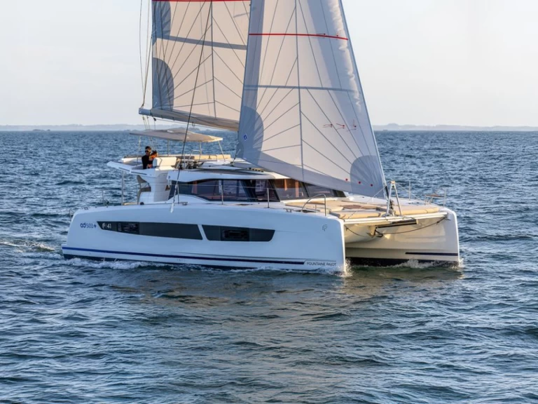 Charter a Fountaine Pajot Fountaine Pajot FP 41 Quatuor 3 in Saint-Raphaël on Samboat