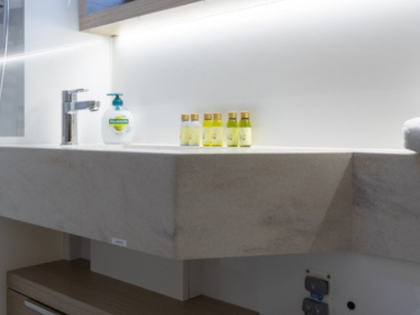 Hire Catamaran Lagoon with a boat licence