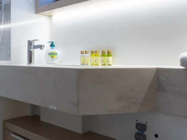 Hire Catamaran Lagoon with a boat licence