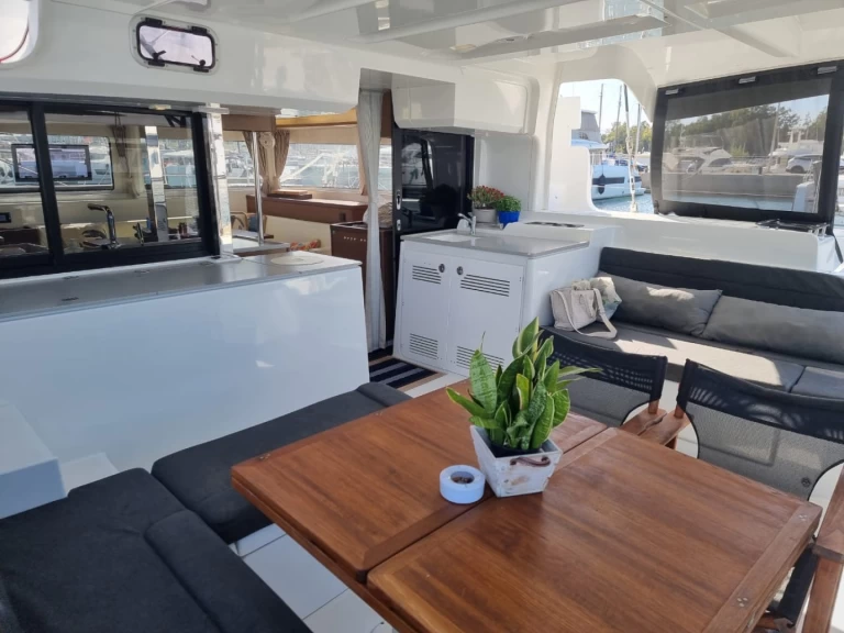 Yacht hire Lefkáda cheap Lagoon 46