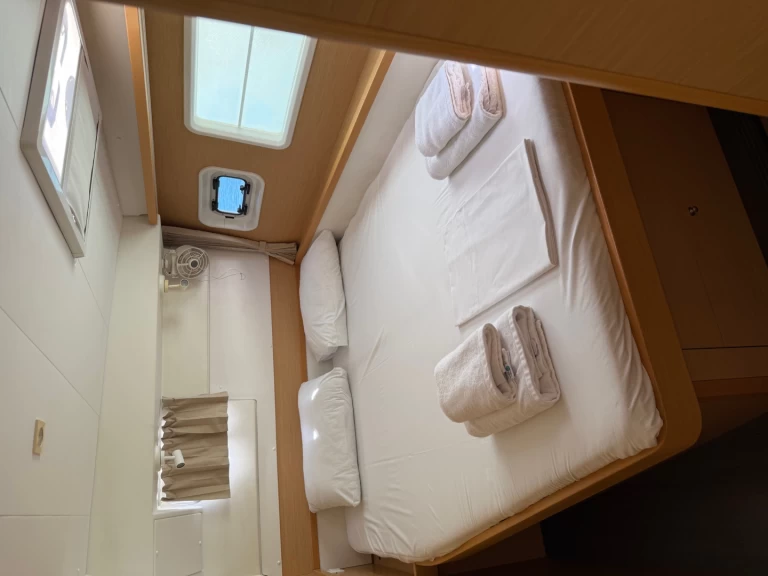 Charter a Lagoon Lagoon 400 S2 in Tourlos on Samboat