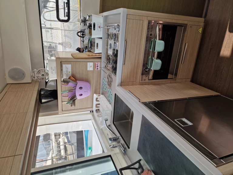 Catamaran to hire Alimos at the best price