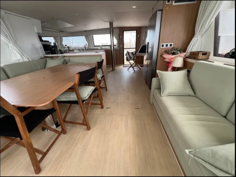 Catamaran to hire Aalsmeer at the best price