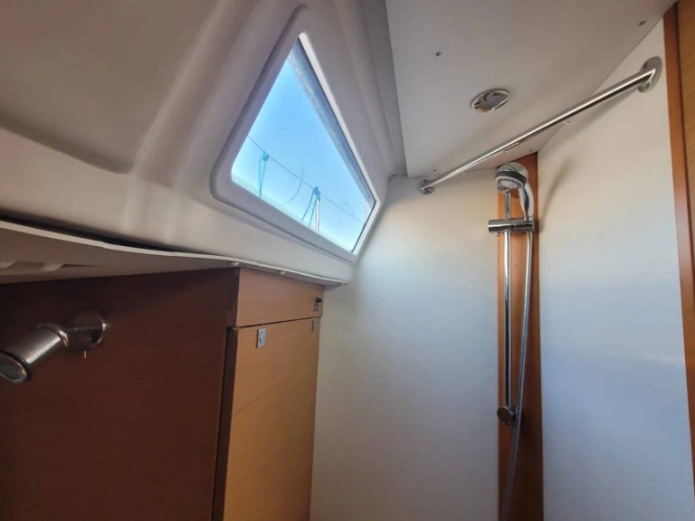 Hire a Jeanneau Sun odyssey 379 performance Saint-Quay-Portrieux