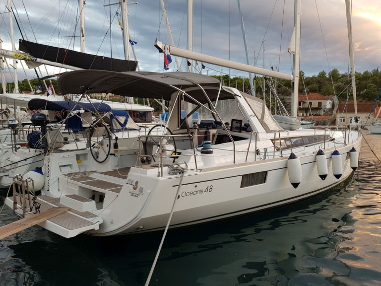 Sailboat hire in Punat - Bénéteau Oceanis 48