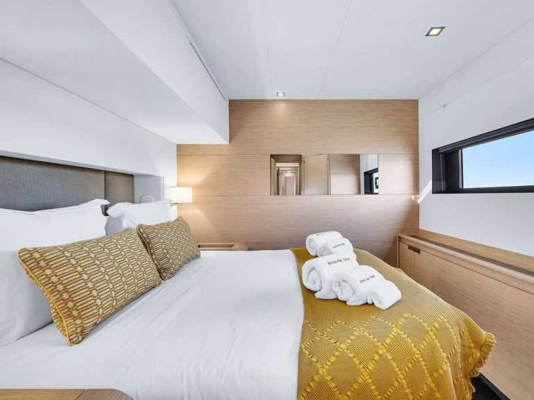 Hire Catamaran Fountaine Pajot with a boat licence