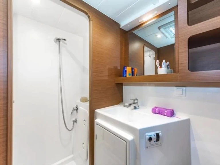 Yacht hire Lávrio cheap Lagoon 42