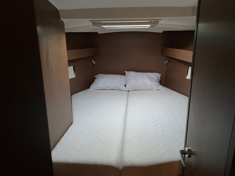 Sailboat hire in Rhodes (City) - Bénéteau Oceanis 40.1