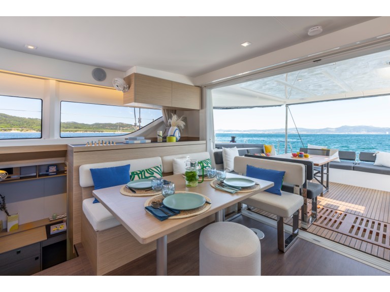 Catamaran hire in Capo d'Orlando - Lagoon Lagoon 43