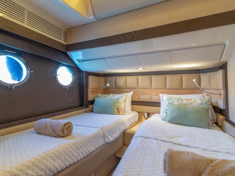 Hire Luxury Yacht Azimut with a boat licence