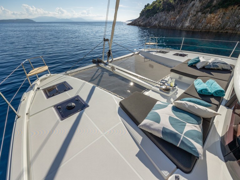 Catamaran hire in Lefkáda - Lagoon Lagoon 43