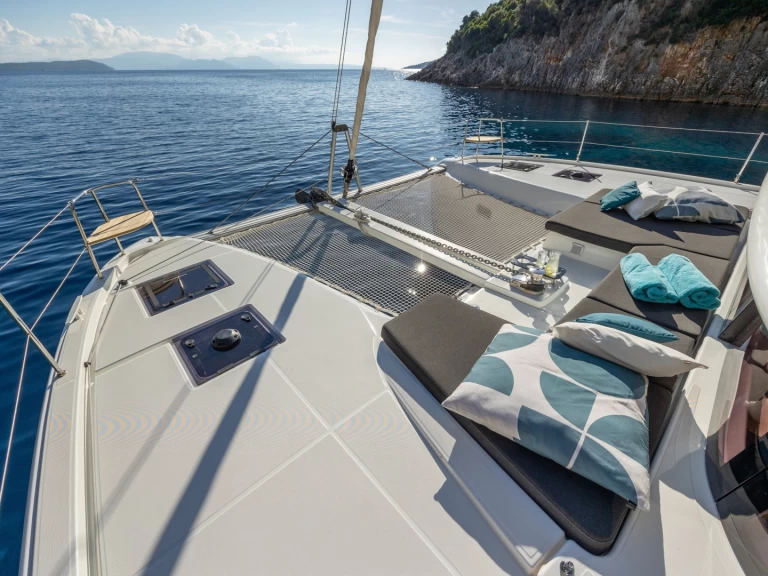 Catamaran hire in Lefkáda - Lagoon Lagoon 43