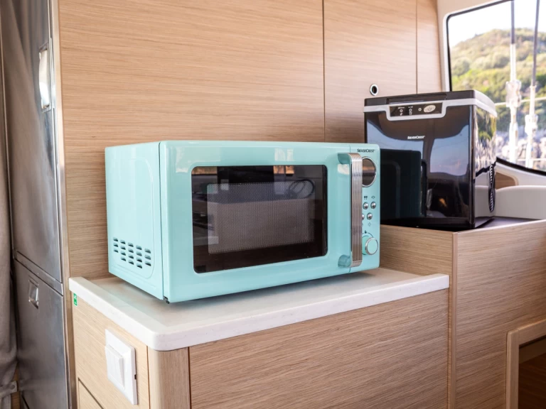 Charter a Lagoon Lagoon 43 in Lefkáda on Samboat