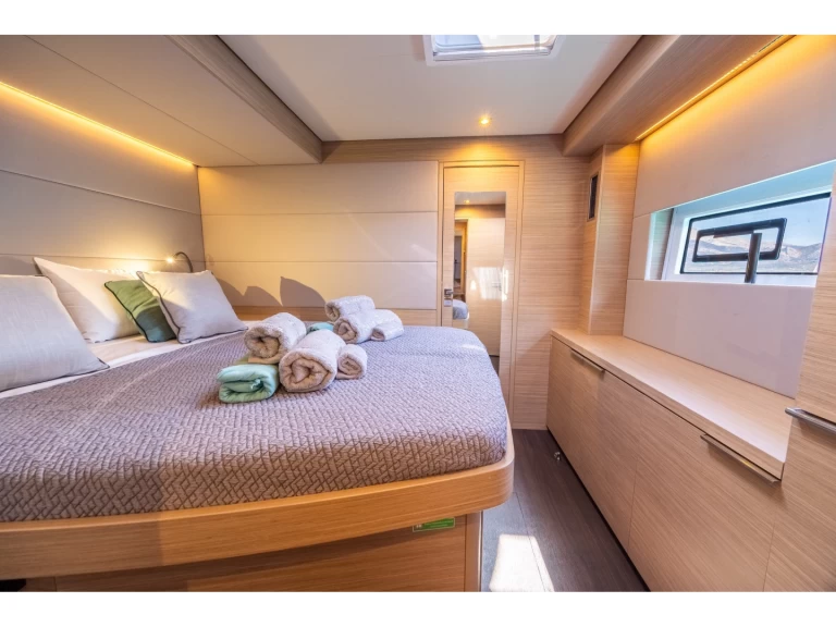 Hire a Lagoon Lagoon 55 Lefkáda