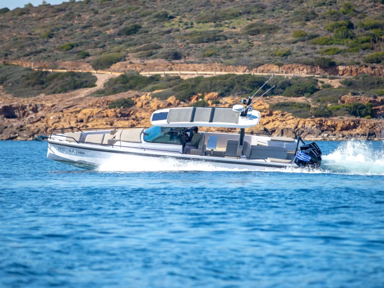 Motorboat to hire Eretria at the best price
