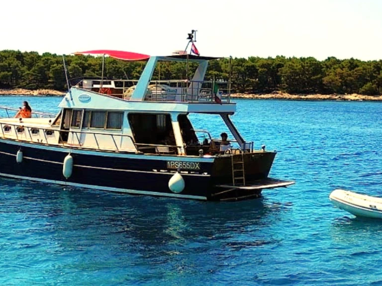 Charter a Cantiere Azzurro 58 in Corfu on Samboat