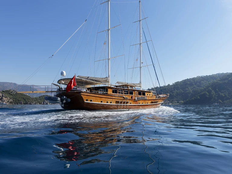 Hire Sailboat Gulet with a boat licence