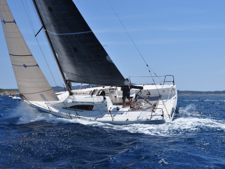 Yacht hire Cherbourg-en-Cotentin cheap Jpk 1010