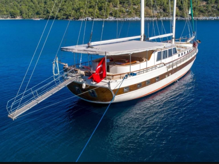 Hire Sailboat Custom Made with a boat licence