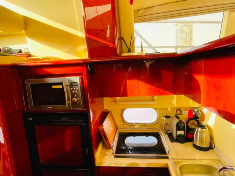 Charter a Majesty Yachts MAJESTY 50 in Dubai Marina on Samboat