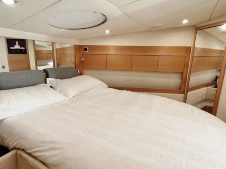 Charter a PHANTOM Phantom, 52  in Dubai Marina on Samboat