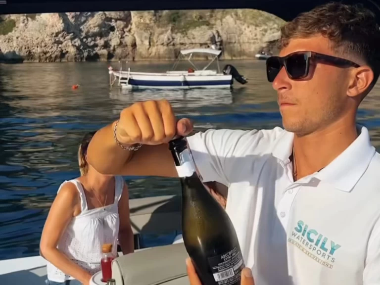 Charter a LIVER CABIN 36 in Letojanni on Samboat