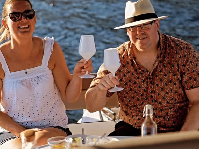 Motorboat hire in Letojanni - LIVER CABIN 36