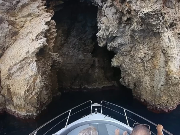 Charter a LIVER CABIN 36 in Letojanni on Samboat