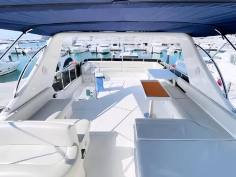 Hire Luxury Yacht Majesty Yachts with a boat licence