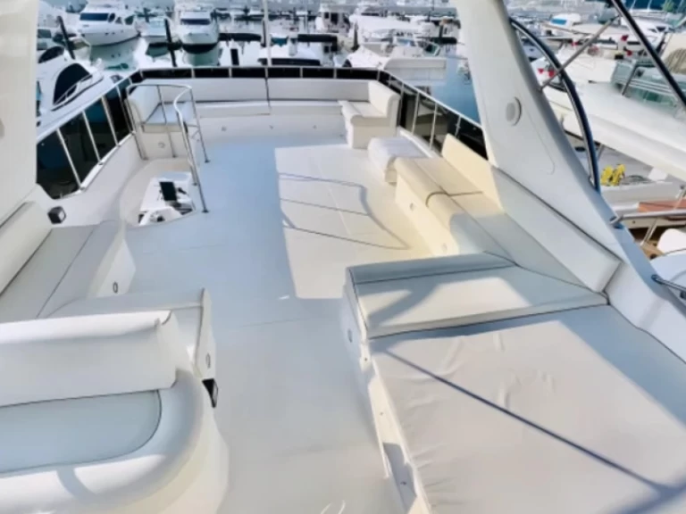 Yacht charter Dubai Marina - Majesty Yachts 70 on SamBoat