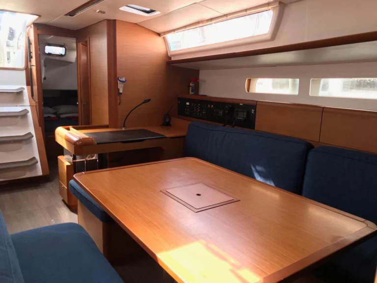 Yacht hire Horta cheap Sun Odyssey 519