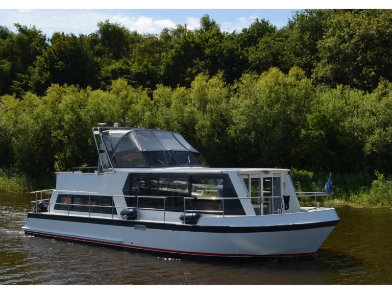 Charter a De Drait Safari Houseboat 1050 in Drachten on Samboat