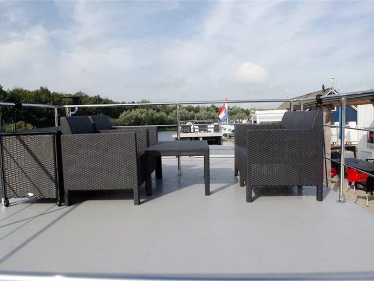 Campi Campi 400 charter bareboat or skippered in  Drachten