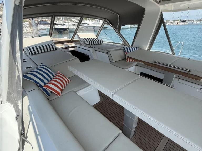 Hire Sailboat Bénéteau with a boat licence