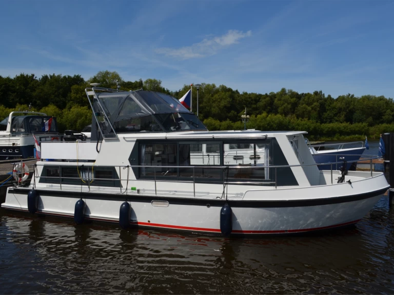 Motorboat to hire Drachten at the best price